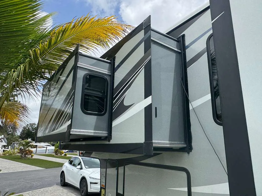 RV slide out repair service by Apex RV Repair in Florida